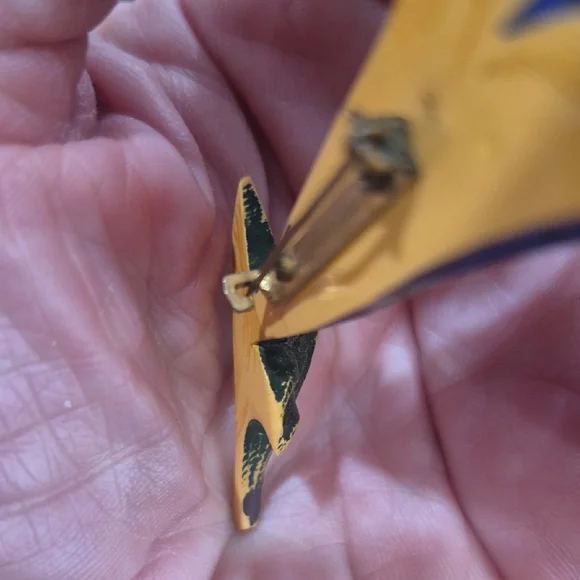 Antique Blue Purple Lilly Hand painted Flower Brooch Lawyer Wooden - Picture 5 of 6